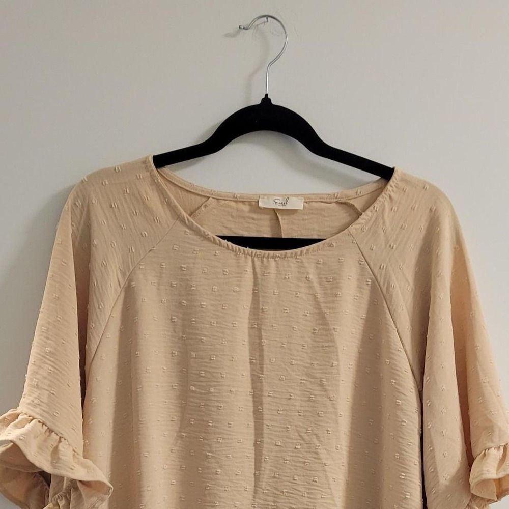 Easel open sleeve swiss dott matteral top Size M